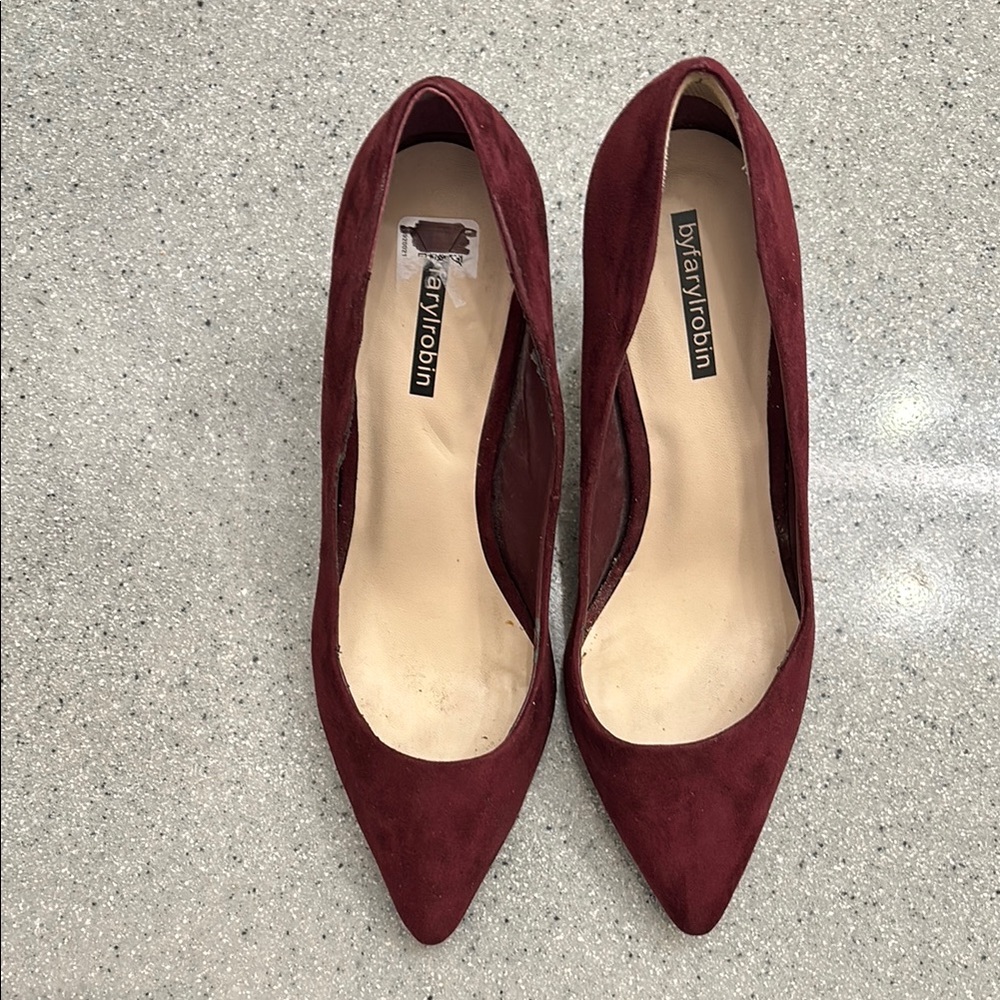 Chic Red Heels with Classic Design